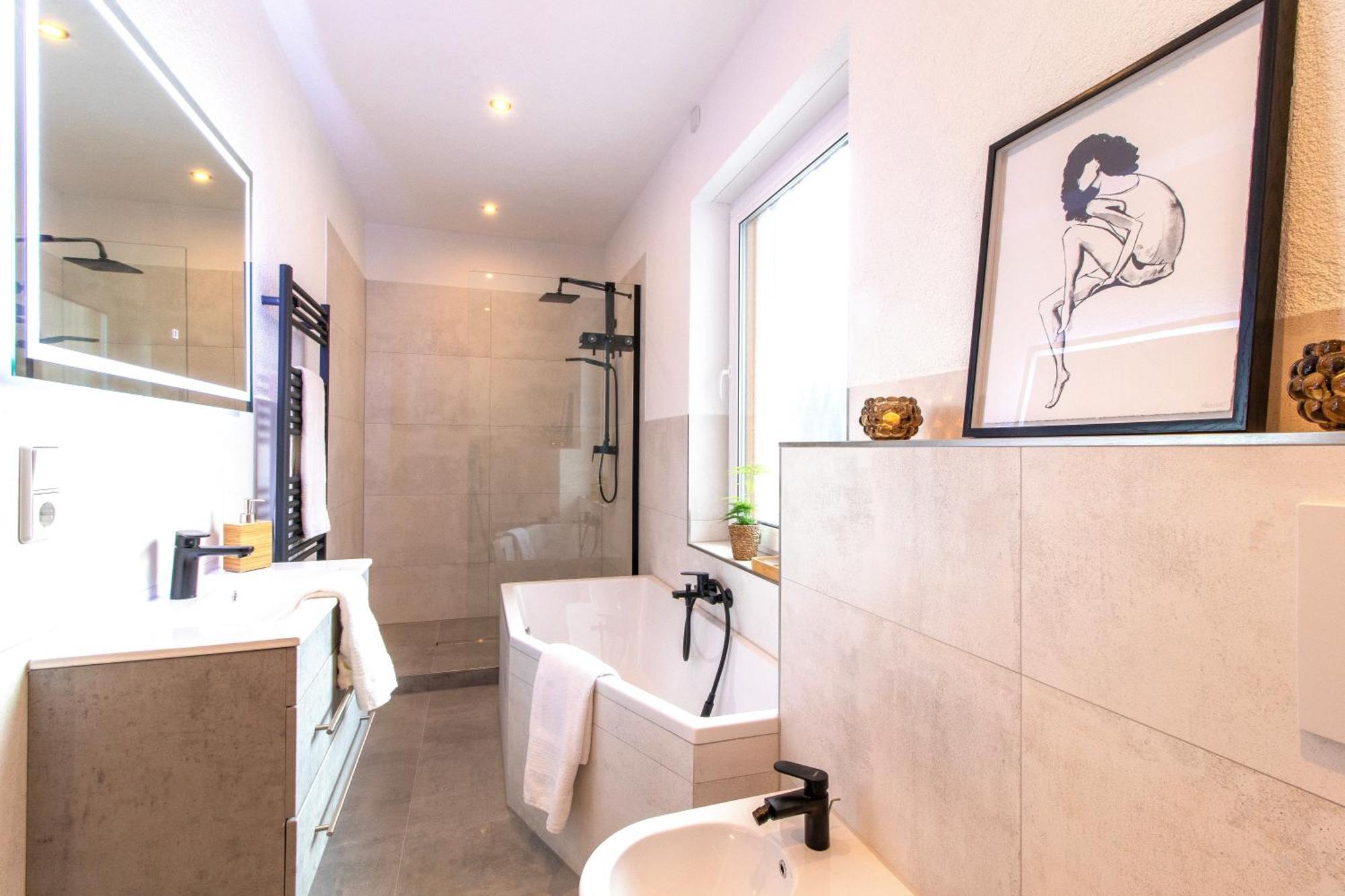 Stilvolles City-Apartment I Netflix I Wlan L Stellplatz I Zentral Schwarzenberg  Eksteriør billede